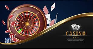 ဘောလုံးပွဲကြည့်ရင်း Mobile APP ဖြင့် live betting ကစားနေသောမြင်ကွင်း